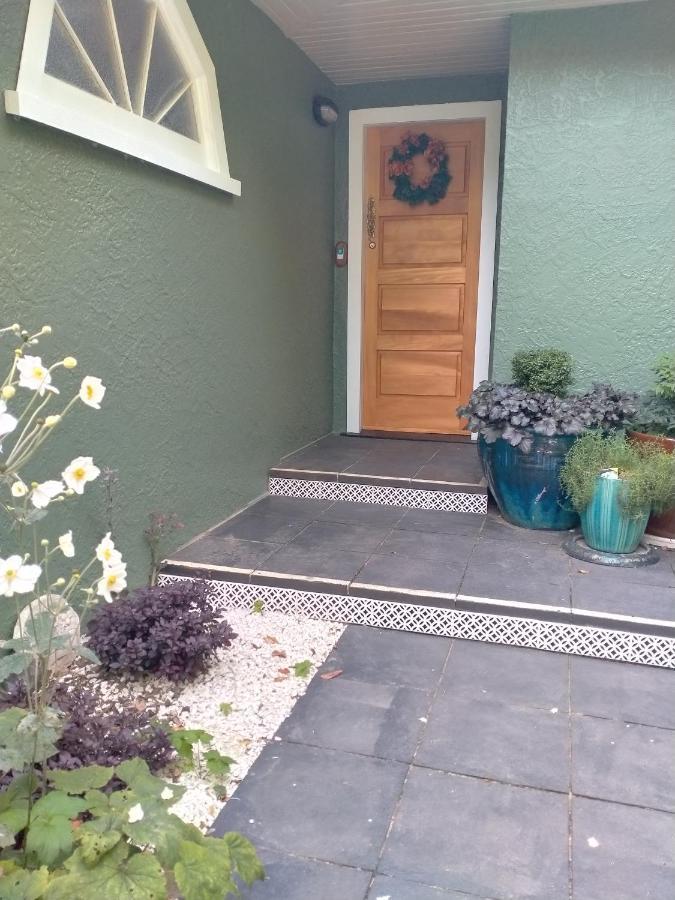 Amberly House Rotorua Bed & Breakfast Dış mekan fotoğraf